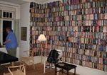 Et udsnit af lejlighedens store udvalg SF-paperbacks.