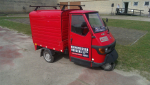 Krimimesse-tuktuk’en er man nødt til at holde af. Bemærk den ret Andeby’ske nummerplade.