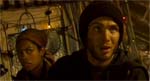 Selena (Naomie Harris) og Jim (Cilliam Murphy) lige efter den hektiske ankomst til Frank og Hannahs lejlighed.