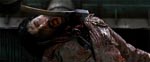 I én af filmens mest grafiske scener må Eben gøre det af med sin vicesherif, før han bliver til en vampyr.