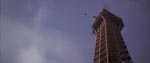 Faldskærmsudspringet fra Eiffeltårnet - endnu et dybt imponerende stunt i en 'Bond'-film.