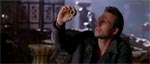 Carnby (Christian Slater) med et mystisk artefakt