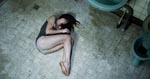 Kvinden (Charlotte Gainsbourg).