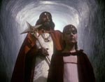 Tronraneren Hofrax (Roger Cudney) og datteren Tamis (Cecilia Tijerina).