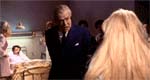 Filminstruktørlegenden John Huston prøver at bruge sin autoritet som hospitalsleder til at komme i bukserne på Candy