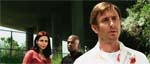 Michael (Jake Weber) i forgrunden, mens Luda (Inna Korobkina) og Andre (Mekhi Phifer) kigger på i baggrunden.
