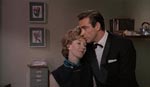 Bonds faste flirt med M's sekretær Miss Moneypenny (Lois Maxwell) Bonds faste flirt med M's sekretær Miss Moneypenny (Lois Maxwell).