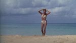 Det nu ikoniske billede af Ursula Andress, der stiger op af vandet.