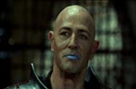 Hvem har valgt denne mands læbestift? Bruce Payne som Damodar