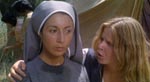 Søster Angela (Annamaria Clementi) og Isabelle Wilkes (Mónica Zanchi).