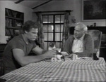 Den gamle mand (Stuart Lancaster) og den evnesvage søn (Dennis Busch).
