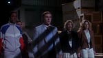 Den lille gruppe overlevende fra skibet - det er Rennies usympatiske onkel (Charles McCulloch) forrest.
