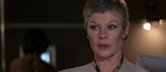 Judi Dench gør en god figur som M.