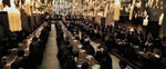 Men mange ting er selvfølgelig også ved det gamle. Her et kig ind i Hogwarts store spisesal med de svævende stearinlys.