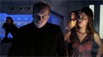 Professor Lowe (Jonathan Potts) og Rowan (Lexa Doig) er beklemte ved situationen