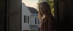 Emily Blunt som Sara.