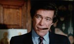 Lt. Bracken (Christopher George) – han får aldrig ild i den cigar, da Sgt. Holden ikke har en tændstik på sig.
