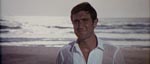 'This never happened to the other feller' - Lazenby bryder den fjerde væg, da han kommer med en kæk metakommentar og tilmed kigger direkte ind i kameraet 'This never happened to the other feller' - Lazenby bryder den fjerde væg, da han kommer med en kæk metakommentar og tilmed kigger direkte ind i kameraet