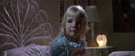 Lille Carol Anne (Heather O'Rourke) vågner midt om natten...