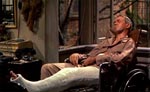 Jeff (James Stewart) er bundet til sin rullestol.