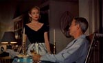 Mellem lureriet bliver der også tid til besøg fra on/off-kæresten Lisa (Grace Kelly).