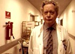 Dr. Helmer er mildest talt ikke glad for forholdene på Riget.