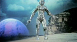 En gigantisk robot der forfølger heltene.