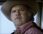 Russ Meyer i en cameo som sherif.