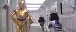 De to robotter, gulddroiden C3P0 (Anthony Daniels) til venstre og den lille astrodroid R2D3 (Kenny Baker) til højre.