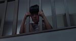Toshio (Yuya Ozeki) betragter Karen.