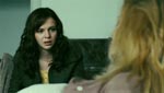 Aubrey (Amber Tamblyn) ved sin mors sygeleje, inden hun tager til Japan.