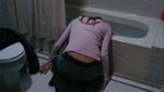Lacey (Sarah Roemer) må lade livet i USA-delen.