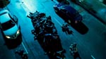 En af actionsekvenserne til sidst giver nærmest mindelser om en zombiefilm, da de inficerede kaster sig over Carols bil