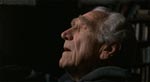 Brooks (James Whitmore) siger farvel til sin fugl - et af de små dramaer i dramaet.