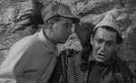 De to bjergbestigere, der i filmens begyndelse får sig en ubehagelig overraskelse - bemærk fyren til højre, der overspiller til den helt store guldmedalje! De to bjergbestigere, der i filmens begyndelse får sig en ubehagelig overraskelse - bemærk fyren til højre, der overspiller til den helt store guldmedalje!