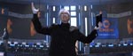 Pinligt overspil fra Jonathan Pryce som Elliot Carver.