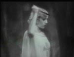 Madeleine Short Parker (Madge Bellamy).