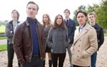 Vore helte. Vore helte. Fra venstre: Sean Cassidy / Banshee (Caleb Landry Jones), Erik Lensherr / Magneto (Michael Fassbender), Raven / Mystique (Jennifer Lawrence), Moira McTaggert (Rose Byrne), Hank McCoy / Beast (Nicholas Hoult), Charles Xavier (James McAvoy) og Alex Summers / Havok (Lucas Till).
