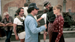 Michael Cimino instruerer Jeff Bridges og Isabelle Huppert under optagelserne af 'Heaven's Gate' (1980). Dette skulle være sidste gang studierne tillod fuld instruktør-frihed.